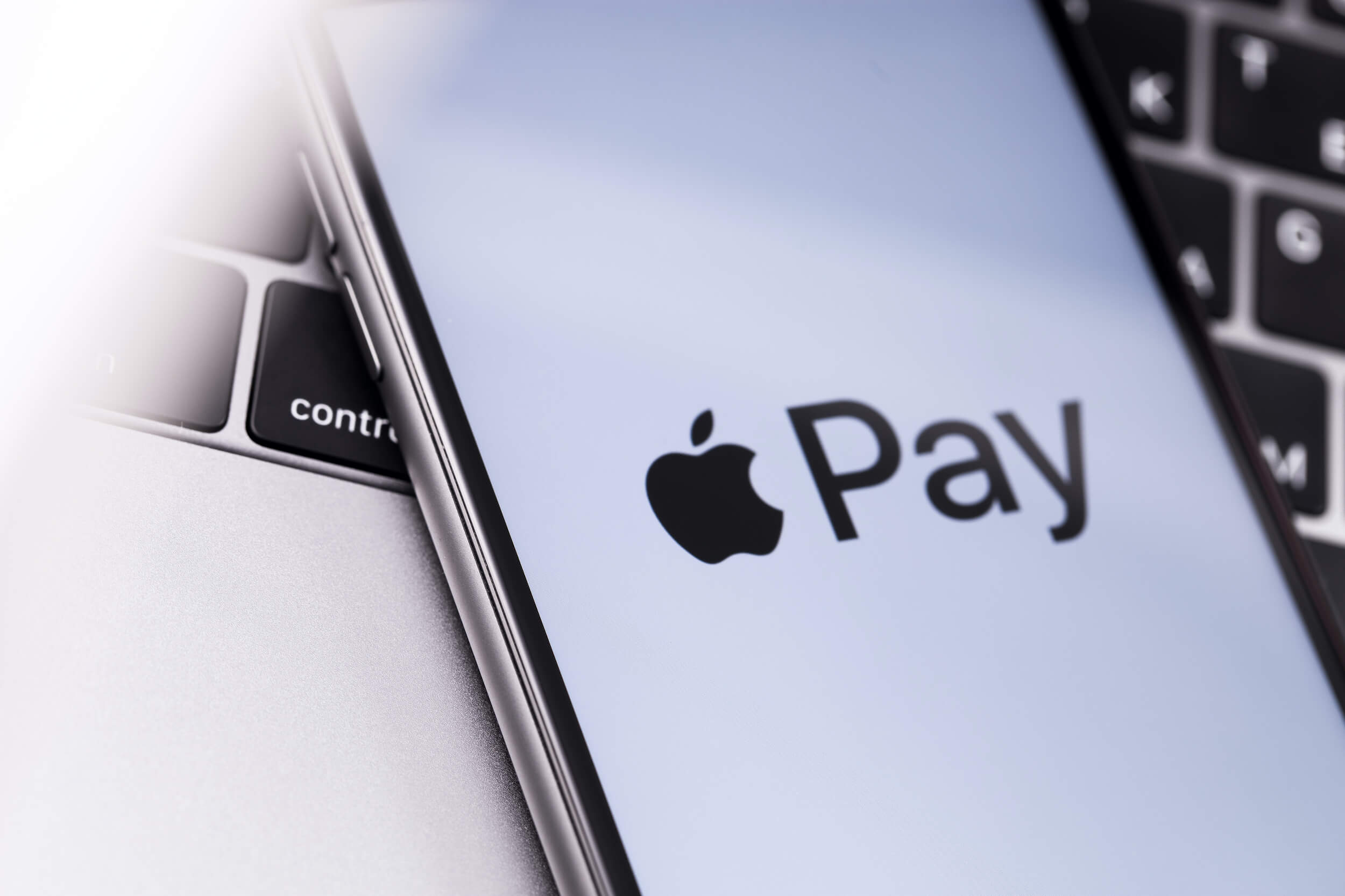 smartfon z Apple Pay